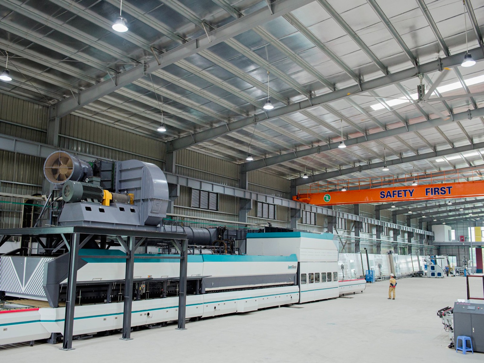 Dây chuyền sản xuất và gia công kính cường lực